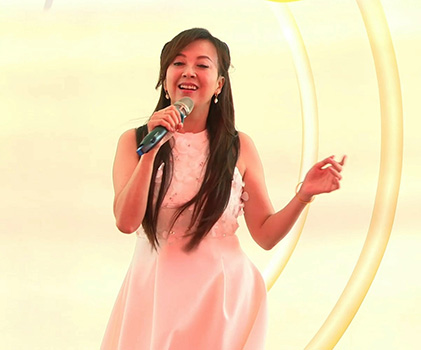 歌手喬幼帶來精彩歌曲演出